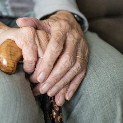 Seniors : des aides à domicile pour vous accompagner au quotidien 