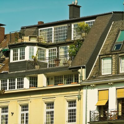 Comment savoir s’il faut remplacer sa fenêtre de toit Velux ?