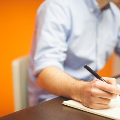 Pourquoi porter une chemise blanche ? 