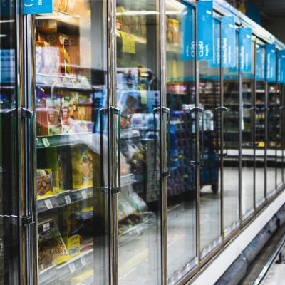 Comment choisir une vitrine murale pour supermarché ?