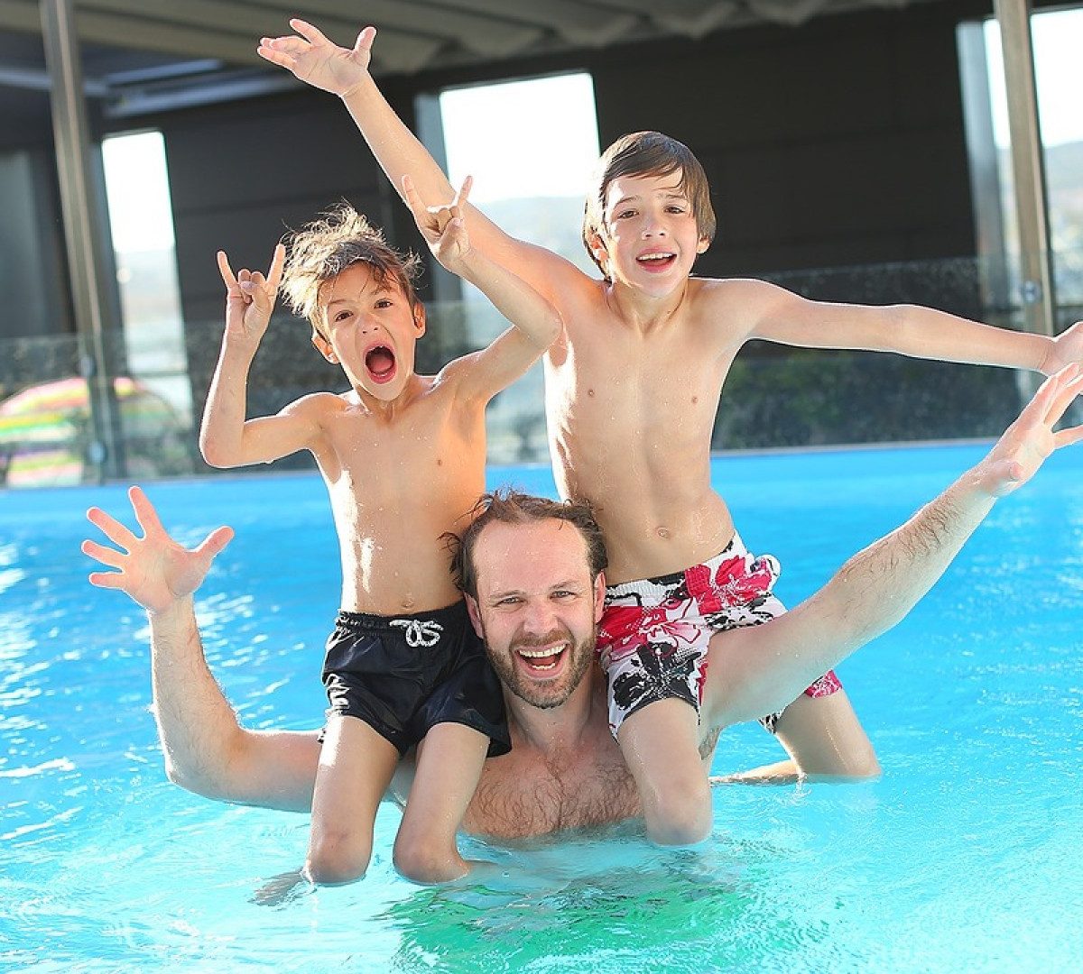 Faire installer un abri de piscine haut adossé : tous les avantages...