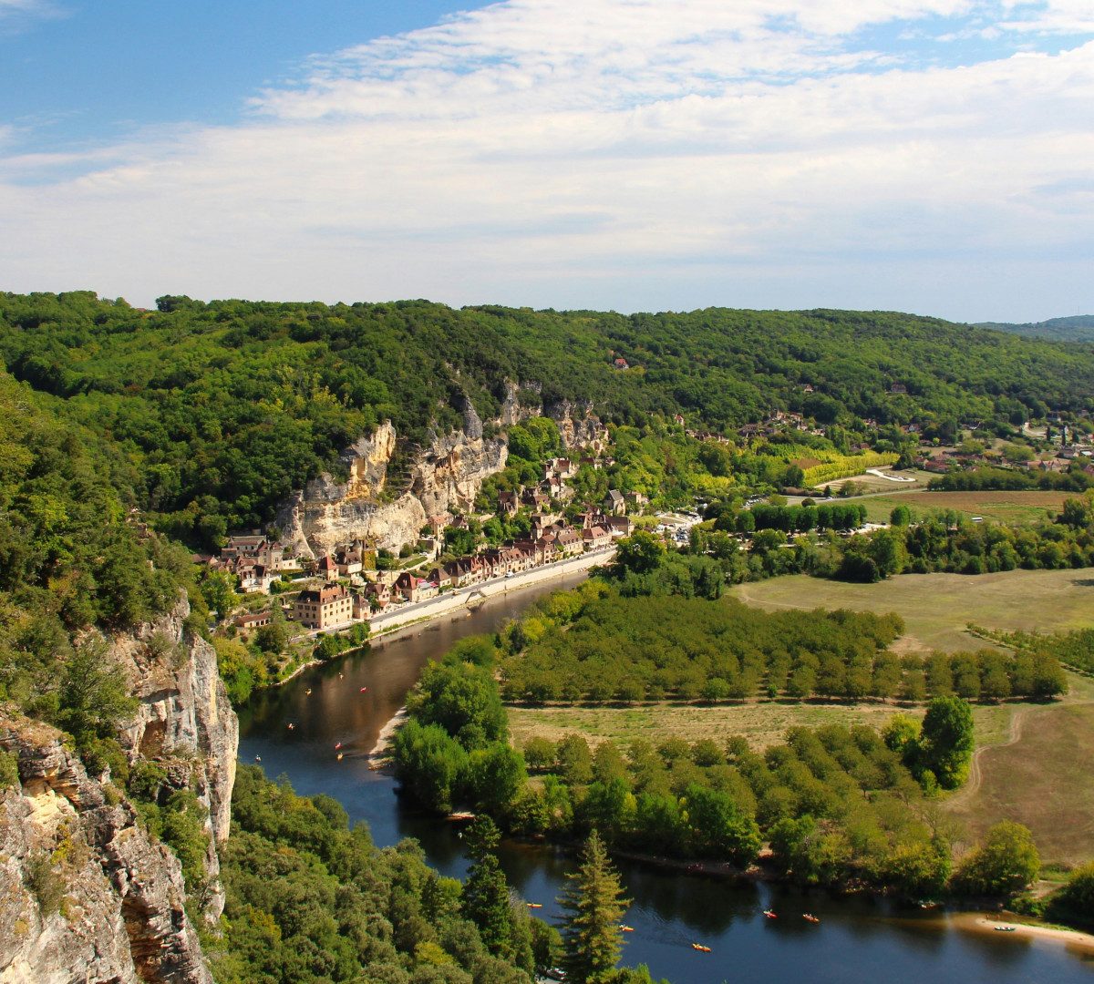 Pourquoi choisir un chalet plutôt qu’un hôtel pour vos vacances en Dordogne ?