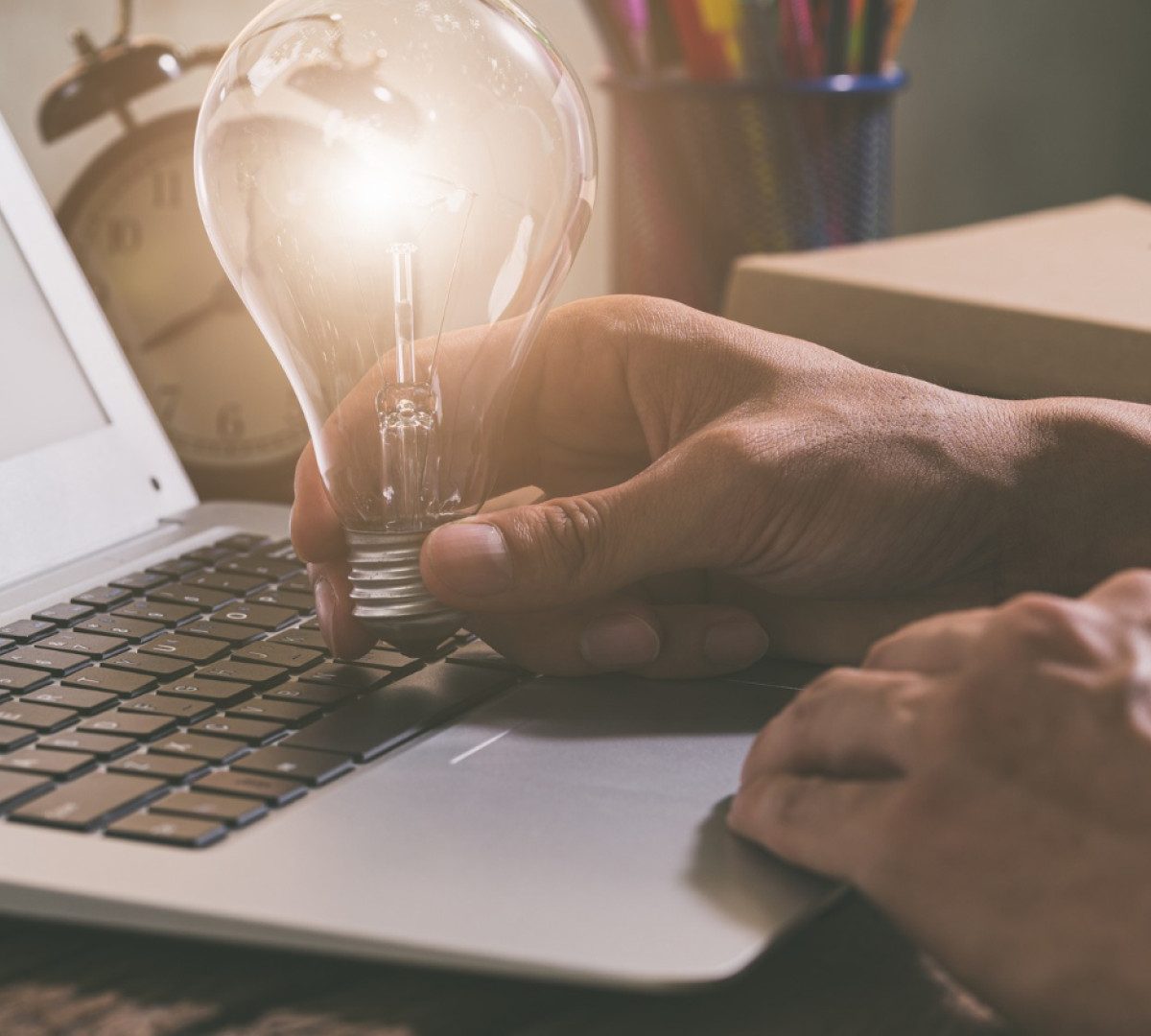 Les astuces incontournables pour choisir un contrat d’électricité moins cher et réduire vos dépenses