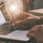 Les astuces incontournables pour choisir un contrat d’électricité moins cher et réduire vos dépenses