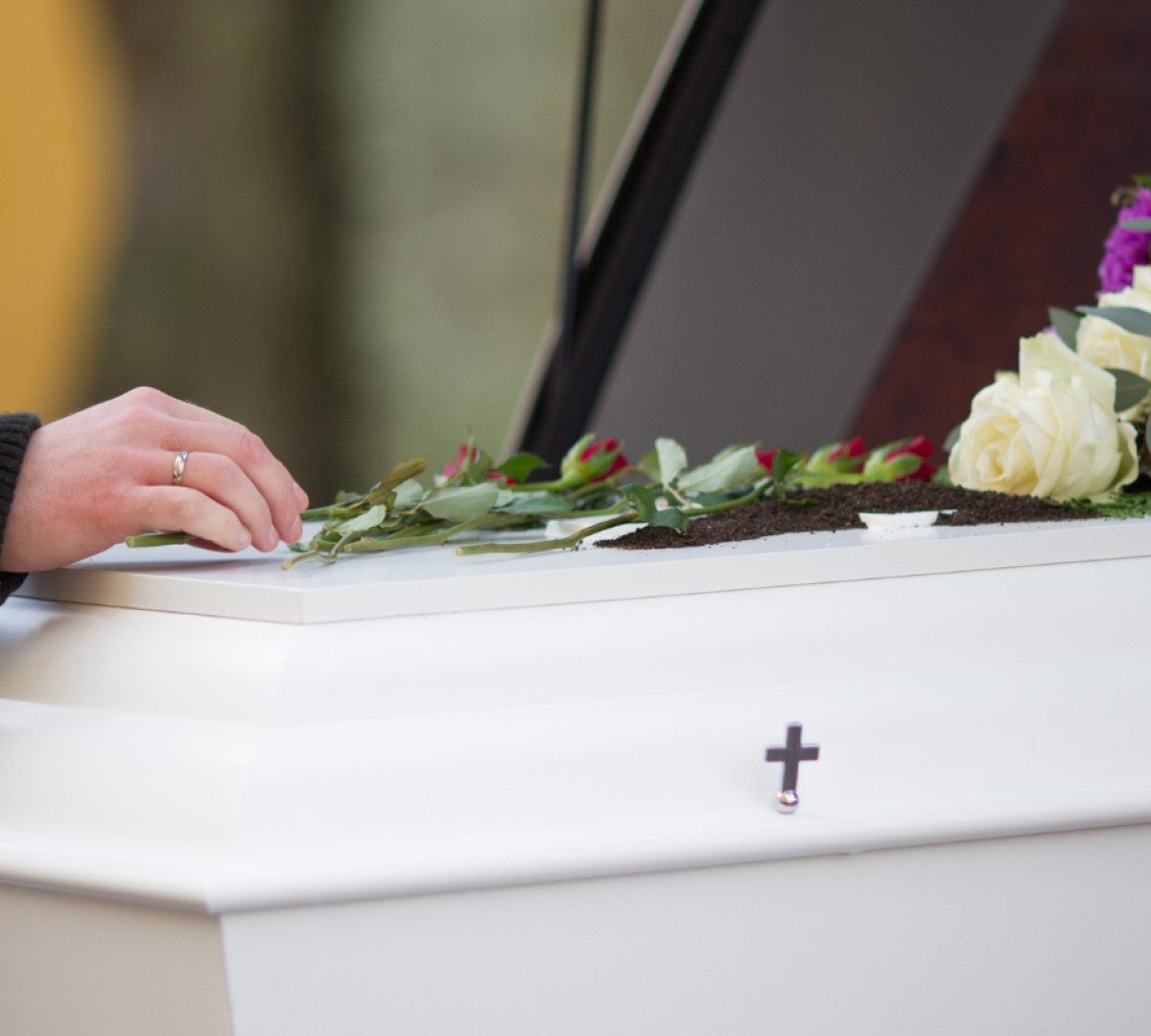 Comment les pompes funèbres à Genève accompagnent les familles en deuil ?