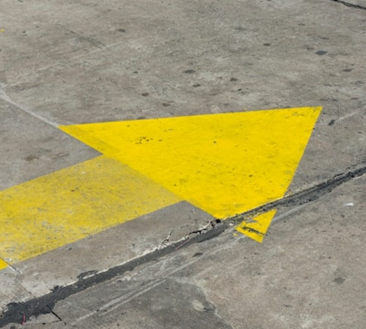 Quels sont les différents types de peinture de marquage et leurs usages en milieu industriel ?