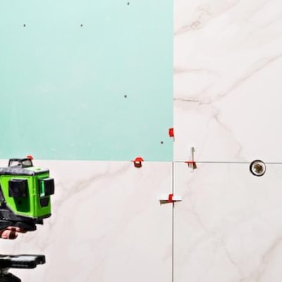 Comment choisir le niveau laser adapté à votre projet de rénovation ou de construction ?
