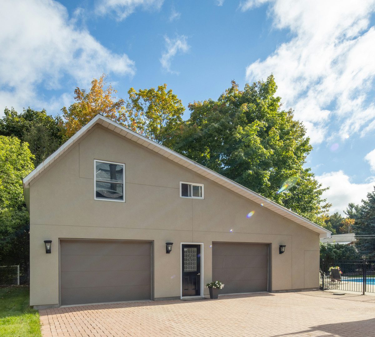 Nos conseils pour poser une porte de garage basculante