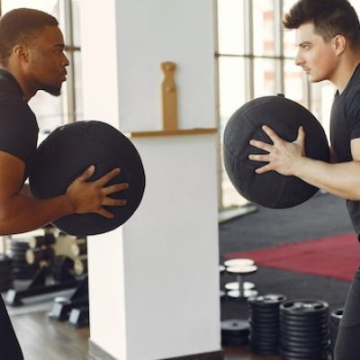 Top 4 des meilleurs coachs sportifs en entreprise en 2026