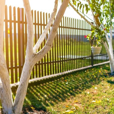 Comment sélectionner le bon kit de clôture rigide selon votre terrain ?