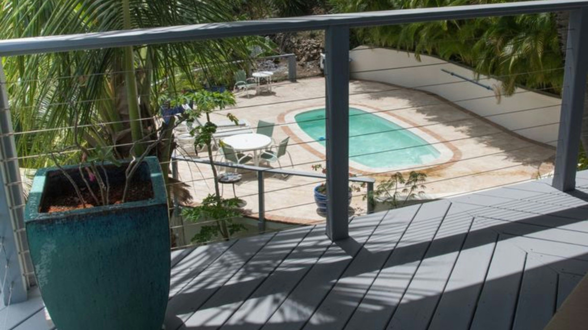 jolie vue sur la piscine